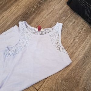 Jr's lace trim split back pale blue tank XS NWOT
